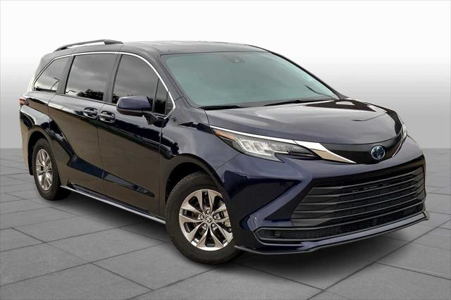 2023 Toyota Sienna LE