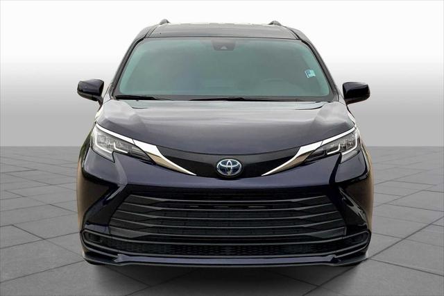 2023 Toyota Sienna LE