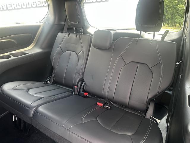 2022 Chrysler Pacifica Hybrid Touring L