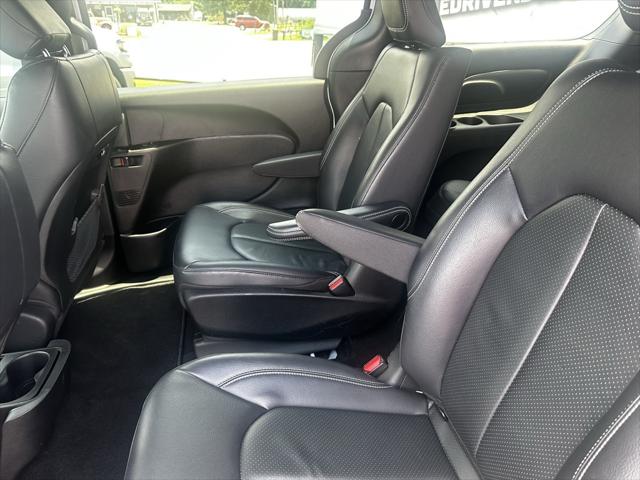 2022 Chrysler Pacifica Hybrid Touring L
