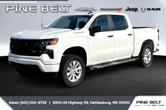 2023 Chevrolet Silverado 1500 4WD Crew Cab Short Bed Custom
