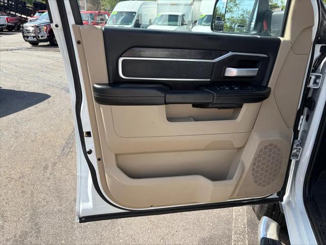 2022 Ram 3500 Big Horn Crew Cab 4x4 8' Box