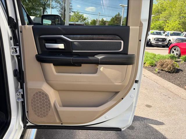 2022 Ram 3500 Big Horn Crew Cab 4x4 8' Box