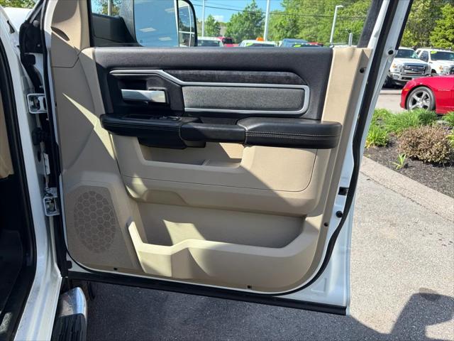 2022 Ram 3500 Big Horn Crew Cab 4x4 8' Box