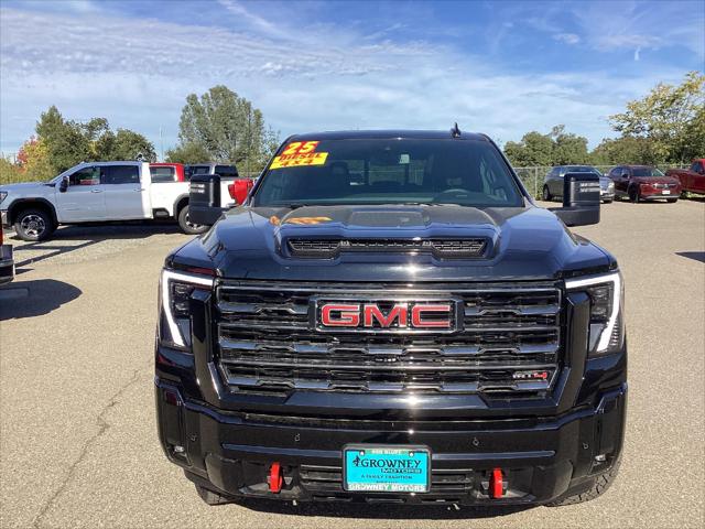 2025 GMC Sierra 2500HD 4WD Crew Cab Standard Bed AT4