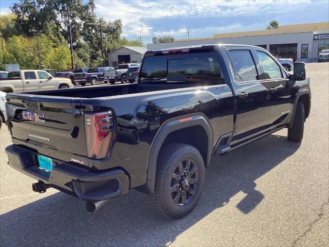 2025 GMC Sierra 2500HD 4WD Crew Cab Standard Bed AT4