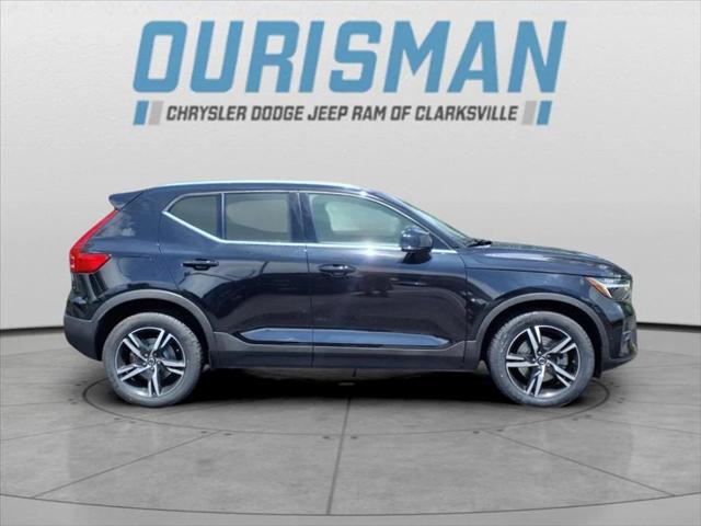 2023 Volvo XC40 B5 Plus Bright Theme