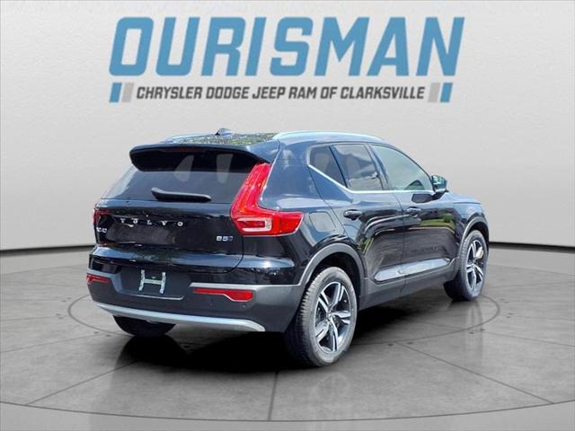 2023 Volvo XC40 B5 Plus Bright Theme