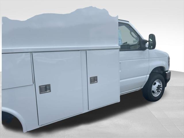 2026 Ford E-350 Cutaway Base