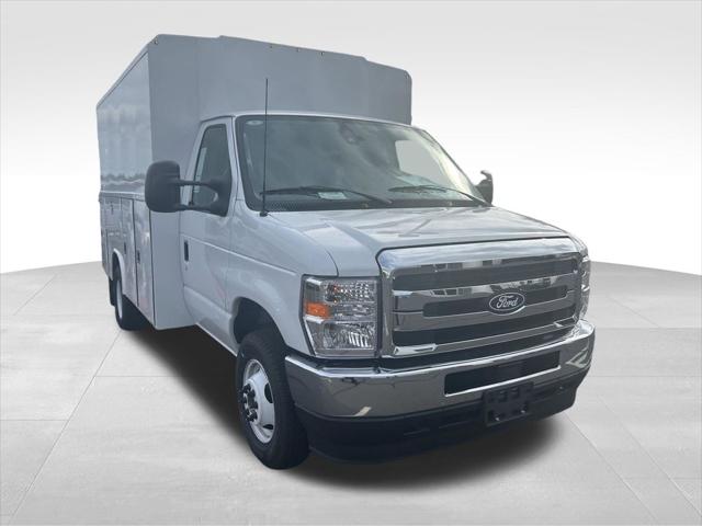 2026 Ford E-350 Cutaway Base