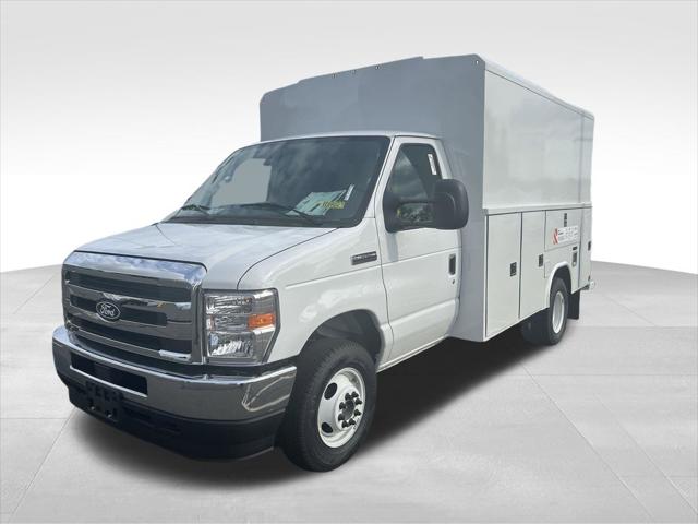 2026 Ford E-350 Cutaway Base