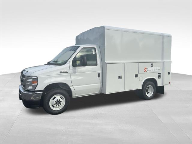 2026 Ford E-350 Cutaway Base