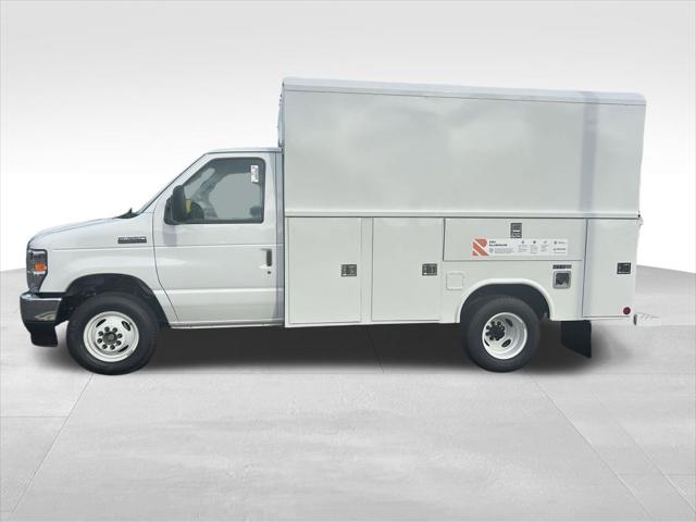 2026 Ford E-350 Cutaway Base