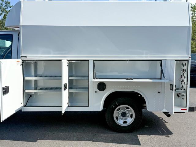 2025 Chevrolet Express Cutaway Work Van