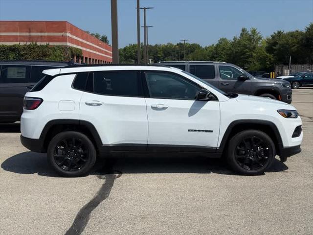 2025 Jeep Compass COMPASS LATITUDE 4X4