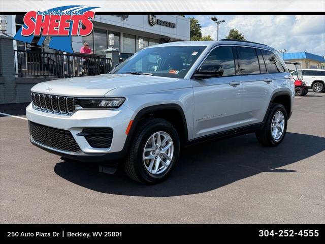 2025 Jeep Grand Cherokee GRAND CHEROKEE LAREDO X 4X4