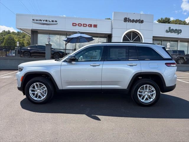 2025 Jeep Grand Cherokee GRAND CHEROKEE LAREDO X 4X4
