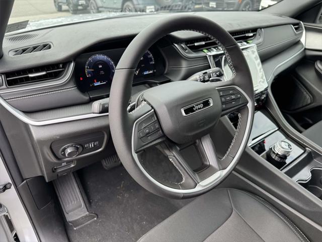 2025 Jeep Grand Cherokee GRAND CHEROKEE LAREDO X 4X4