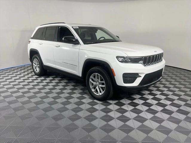 2025 Jeep Grand Cherokee GRAND CHEROKEE LAREDO X 4X4