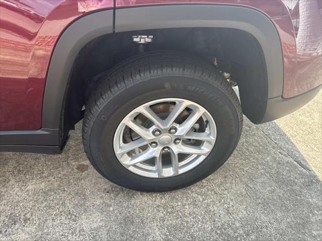 2025 Jeep Grand Cherokee GRAND CHEROKEE LAREDO X 4X4