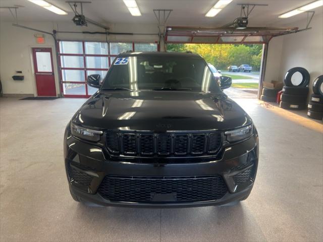 2025 Jeep Grand Cherokee GRAND CHEROKEE ALTITUDE 4X4 2025 Jeep Grand Cherokee GRAND CHEROKEE ALTITUDE 4X4