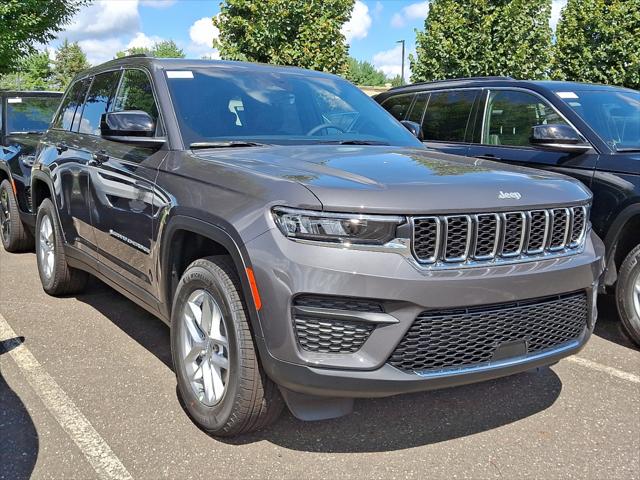2025 Jeep Grand Cherokee GRAND CHEROKEE LAREDO X 4X4