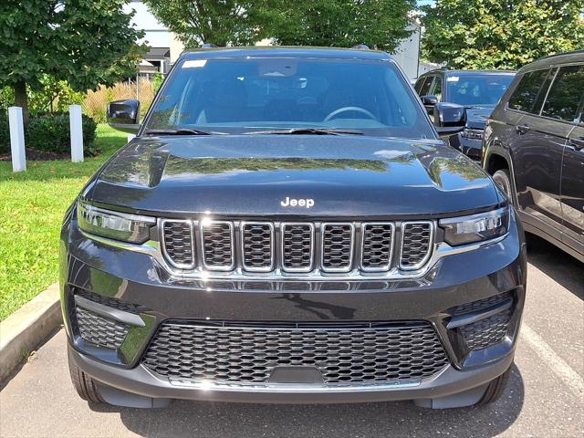 2025 Jeep Grand Cherokee GRAND CHEROKEE LAREDO X 4X4