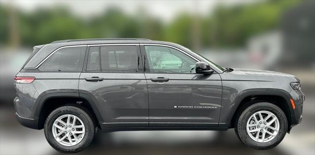 2025 Jeep Grand Cherokee GRAND CHEROKEE LAREDO X 4X4