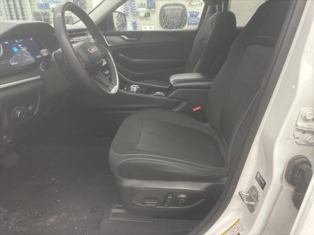 2023 Jeep Grand Cherokee Laredo 4x4