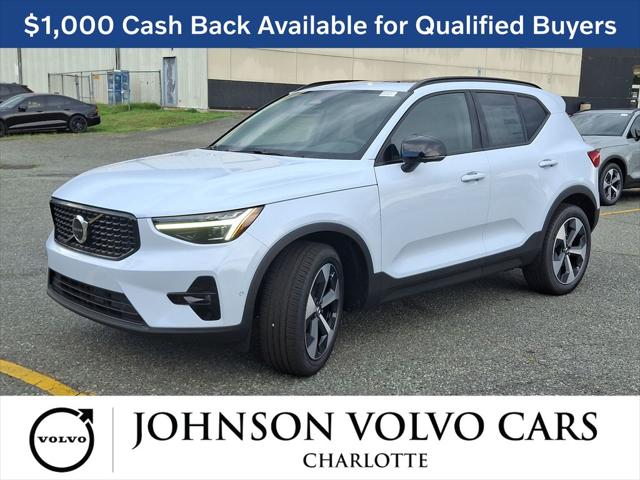 2026 Volvo XC40 Plus, B5 AWD Gas (mild hybrid), Dark