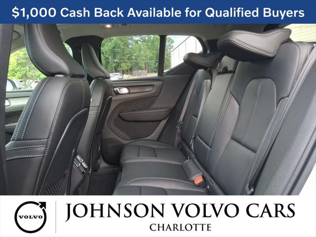 2026 Volvo XC40 Plus, B5 AWD Gas (mild hybrid), Dark