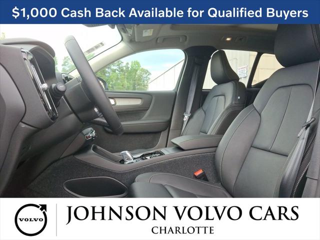 2026 Volvo XC40 Plus, B5 AWD Gas (mild hybrid), Dark