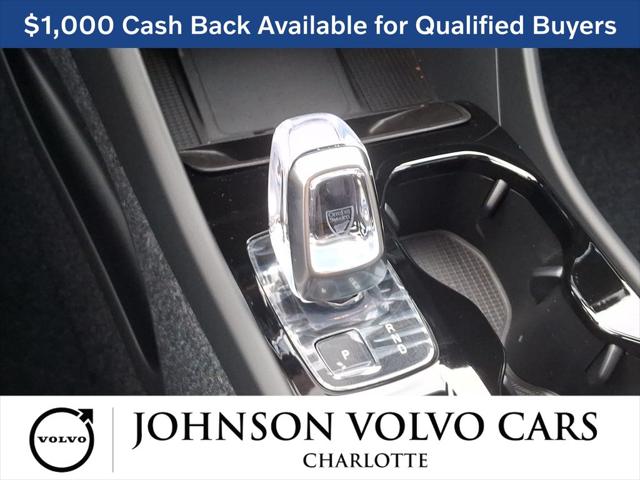2026 Volvo XC40 Plus, B5 AWD Gas (mild hybrid), Dark