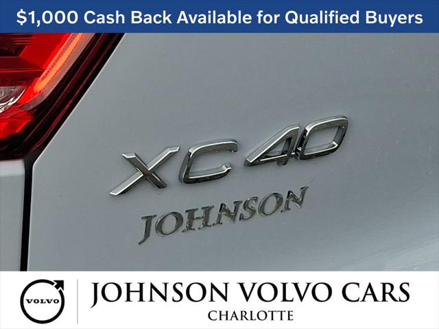 2026 Volvo XC40 Plus, B5 AWD Gas (mild hybrid), Dark