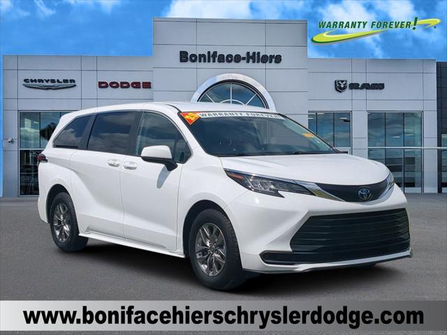 2023 Toyota Sienna LE