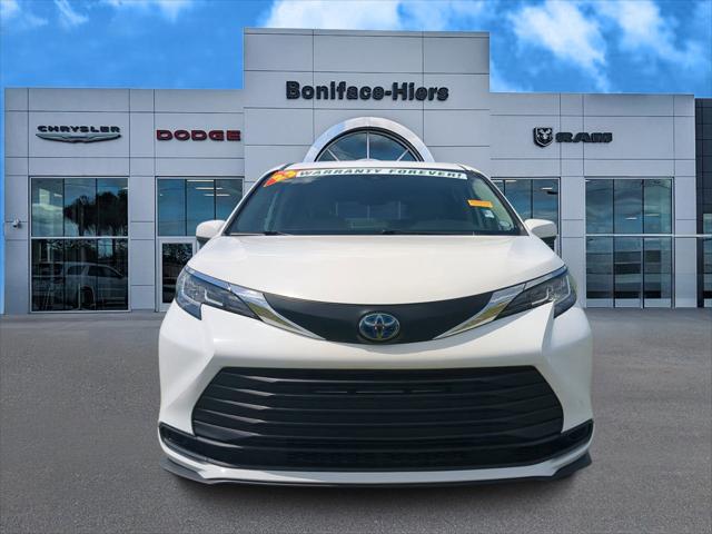 2023 Toyota Sienna LE