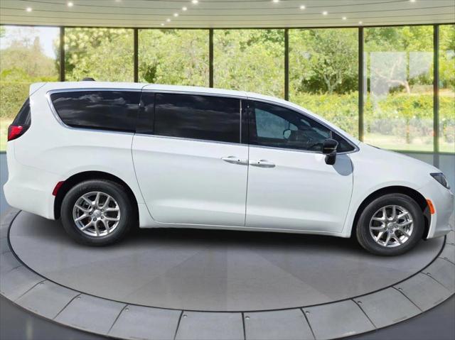 2026 Chrysler Voyager VOYAGER LX