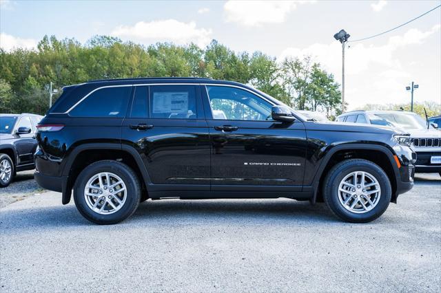 2025 Jeep Grand Cherokee GRAND CHEROKEE LAREDO X 4X4