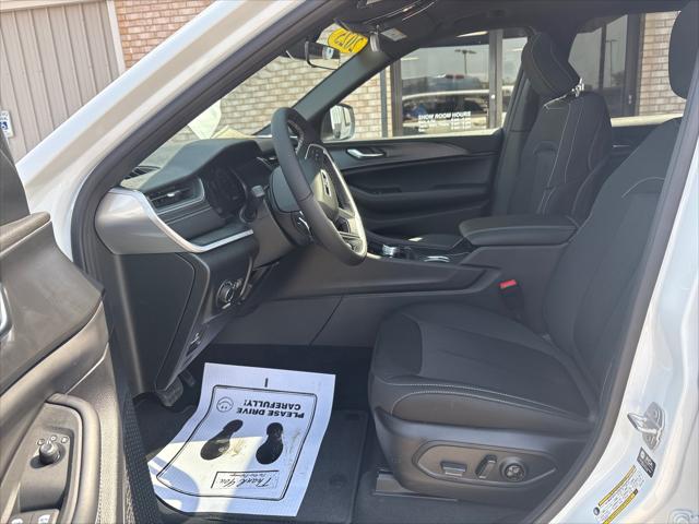 2025 Jeep Grand Cherokee GRAND CHEROKEE LAREDO X 4X4 2025 Jeep Grand Cherokee GRAND CHEROKEE LAREDO X 4X4