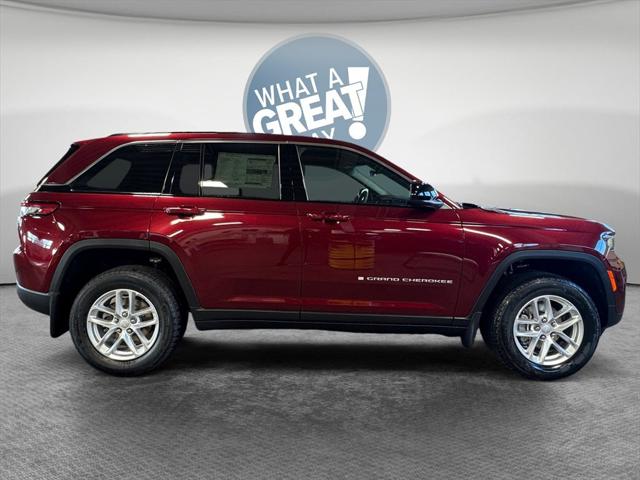 2025 Jeep Grand Cherokee GRAND CHEROKEE LAREDO X 4X4
