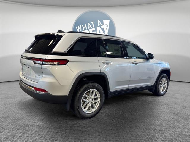 2025 Jeep Grand Cherokee GRAND CHEROKEE LAREDO X 4X4