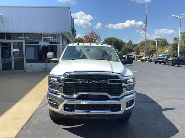 2026 RAM Ram 3500 RAM 3500 TRADESMAN CREW CAB 4X4 64 BOX