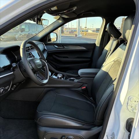 2025 Jeep Grand Cherokee GRAND CHEROKEE L ALTITUDE 4X2