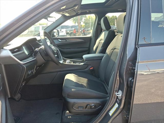 2025 Jeep Grand Cherokee Laredo X 4x4