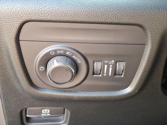 2025 Jeep Grand Cherokee Laredo X 4x4