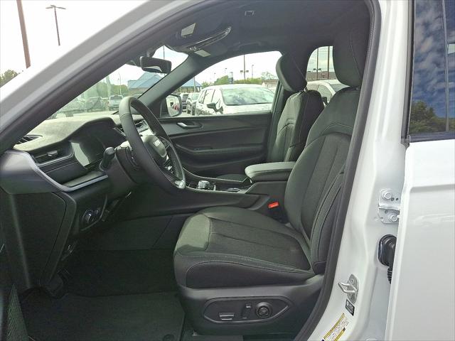 2025 Jeep Grand Cherokee Laredo X 4x4