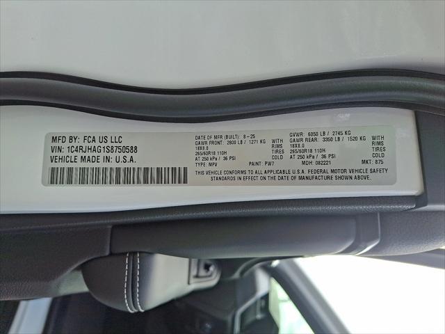 2025 Jeep Grand Cherokee Laredo X 4x4