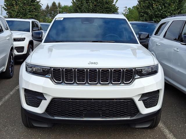 2025 Jeep Grand Cherokee GRAND CHEROKEE LAREDO X 4X4