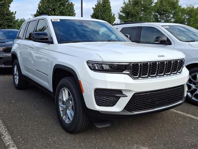 2025 Jeep Grand Cherokee GRAND CHEROKEE LAREDO X 4X4