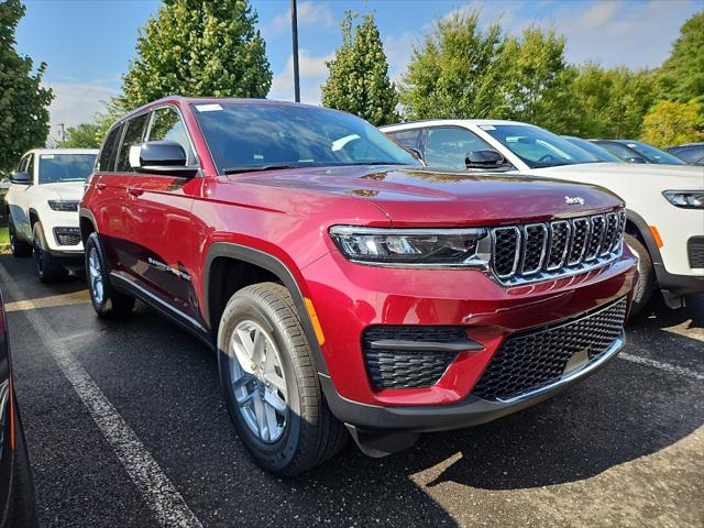 2025 Jeep Grand Cherokee GRAND CHEROKEE LAREDO X 4X4